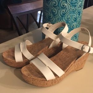 Super cute white Sonoma heels